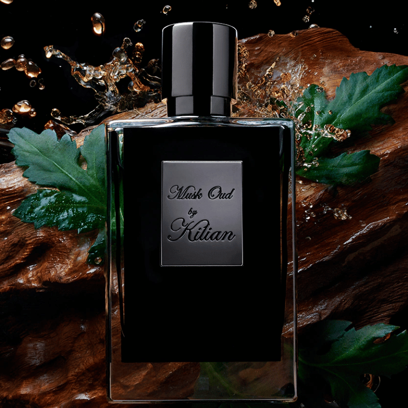Kilian Musk Oud là một bản giao hưởng mùi hương đầy mê hoặc, đưa người dùng vào hành trình khám phá sự đối lập giữa tươi mát và ấm áp, nhẹ nhàng và mạnh mẽ